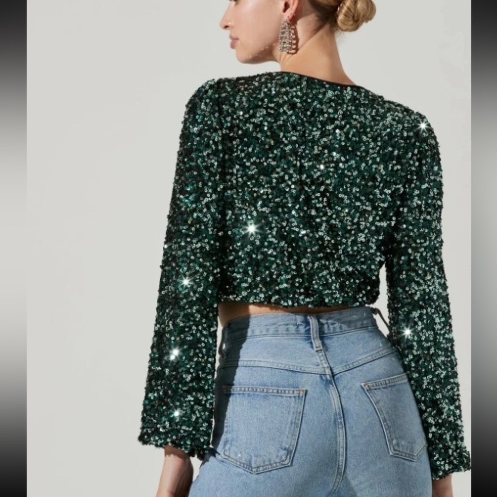 Astr “Nix” green sequin crop top, medium, new without tags - Picture 4 of 7